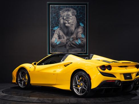 Used 2021 Ferrari F8 Tributo RWD image 40