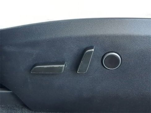 Used 2025 Tesla Model Y Performance image 22