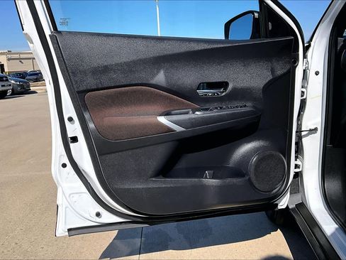 Used 2024 Nissan Kicks SR image 21