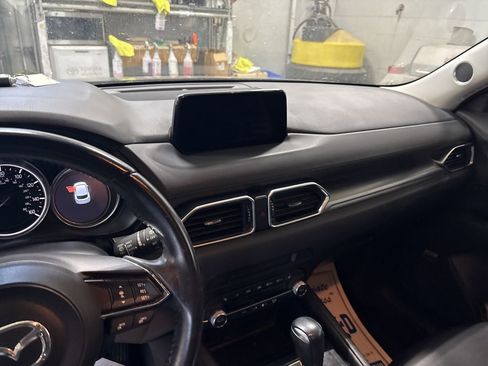 Used 2019 MAZDA CX-5 Touring image 11