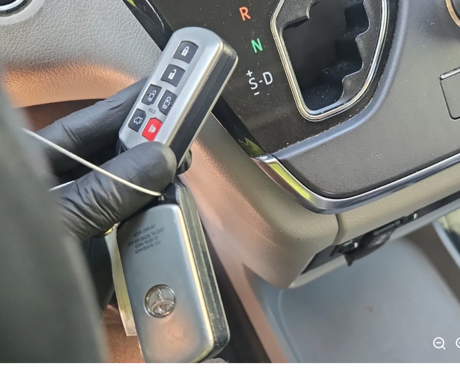 Used 2018 Toyota Sienna XLE Premium AWD/4WD image 6