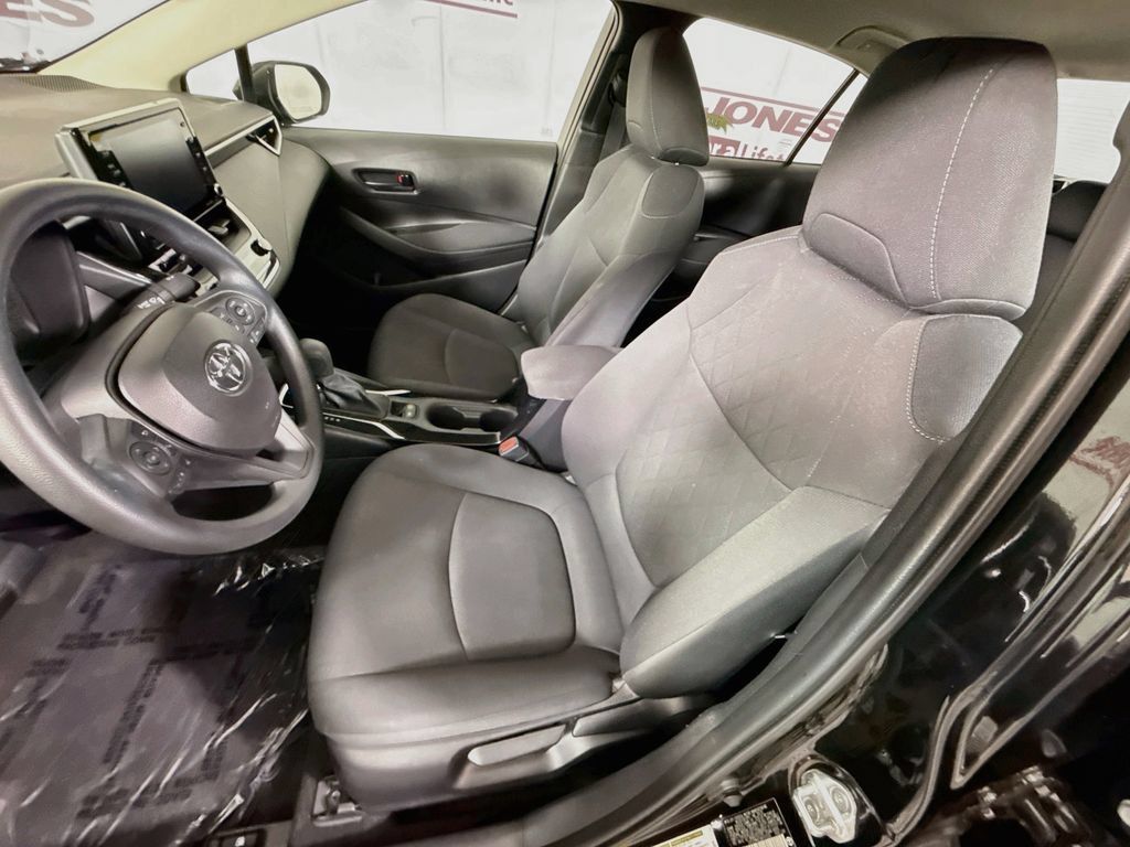 Used 2022 Toyota Corolla LE FWD image 23