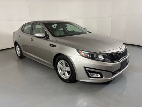 Used 2015 Kia Optima LX image 2