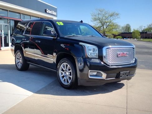 Used 2015 GMC Yukon Denali w/ Premium Package AWD/4WD image 3