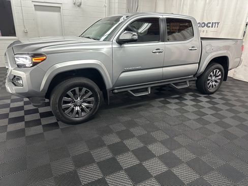 Used 2022 Toyota Tacoma Limited image 5