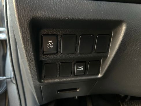 Used 2019 Nissan Pathfinder S image 18