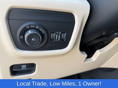 Used 2024 Jeep Grand Cherokee L Limited w/ Black Appearance Package RWD image 19
