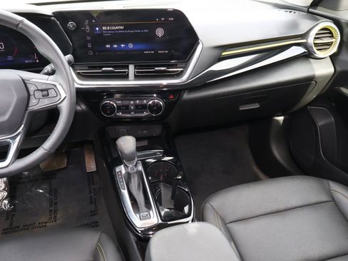 Used 2025 Chevrolet Trax ACTIV w/ Sunroof Package image 10