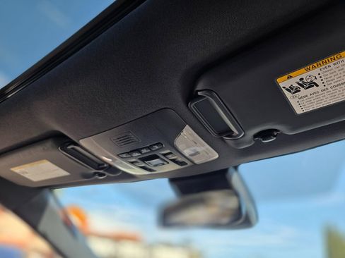 Used 2020 Toyota Corolla SE w/ SE Premium Package image 13