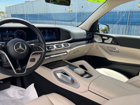 Used 2026 Mercedes-Benz GLS 450 4MATIC image 17