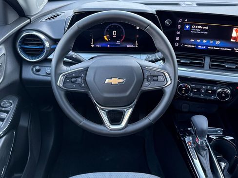 Certified 2025 Chevrolet Trax LT w/ LT Convenience Package image 14