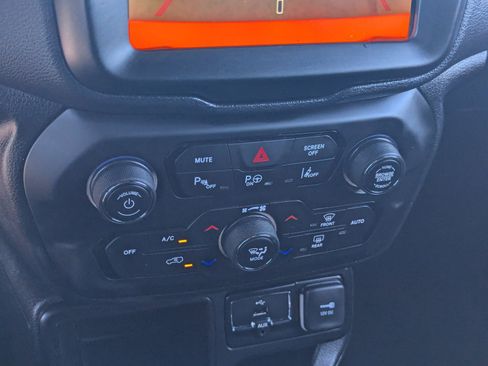 Used 2021 Jeep Renegade Latitude image 23