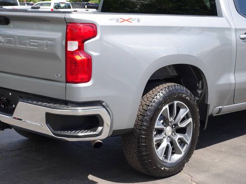 Used 2023 Chevrolet Silverado 1500 LT AWD/4WD image 11
