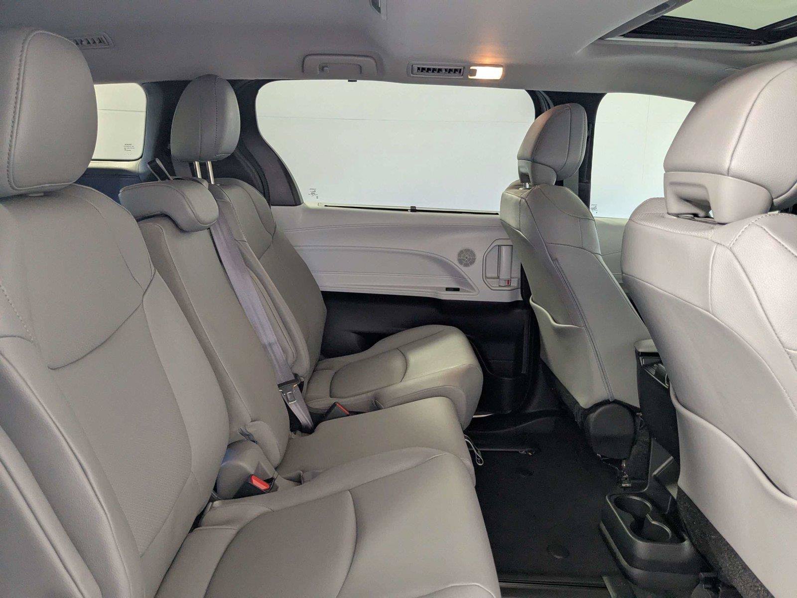 Certified 2025 Toyota Sienna XLE FWD image 27