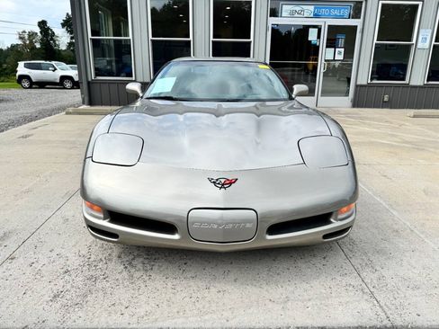 Used 2000 Chevrolet Corvette Coupe w/ Roof Pkg RWD image 2