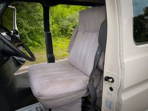 Used 1990 Ford E-150 and Econoline 150 RWD image 22