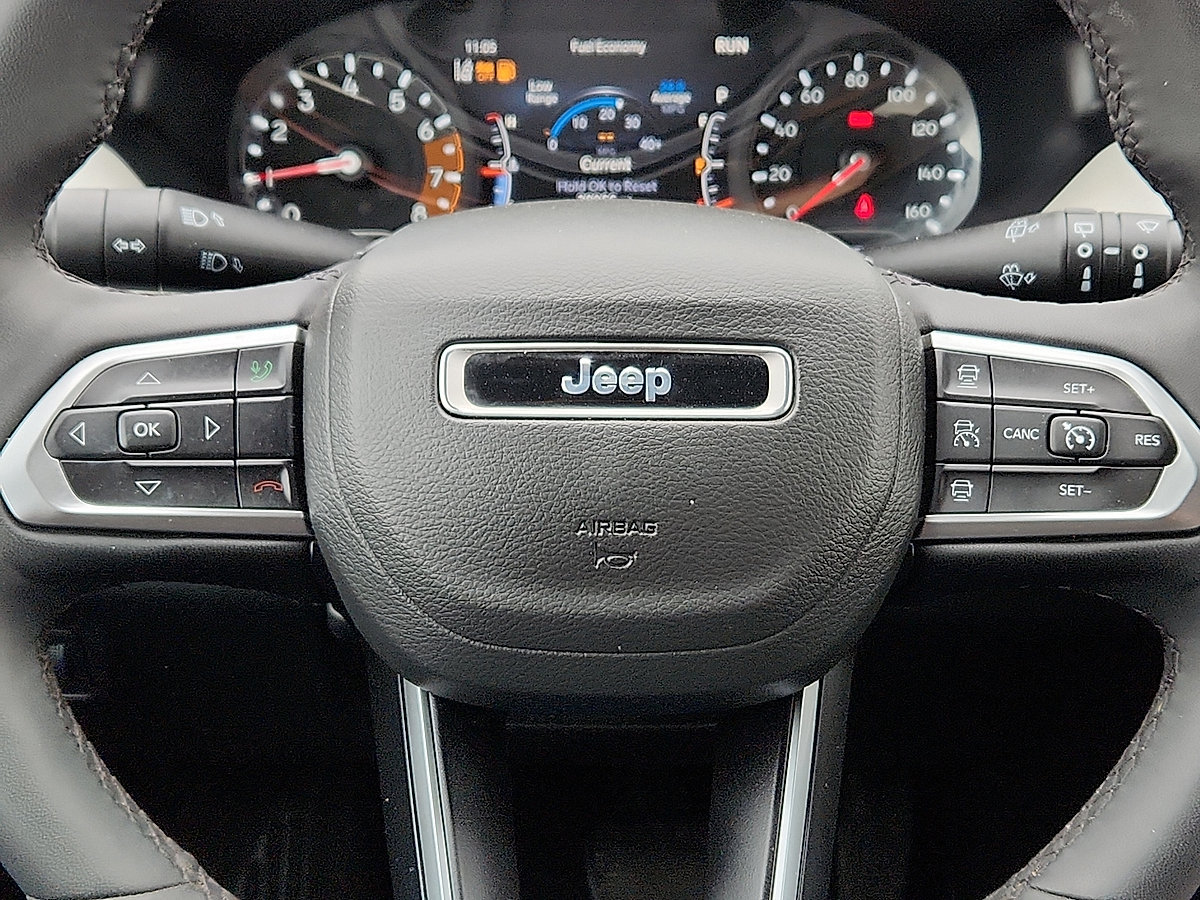 Used 2025 Jeep Compass Limited AWD/4WD image 11
