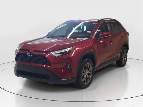 Certified 2022 Toyota RAV4 XLE Premium image 4