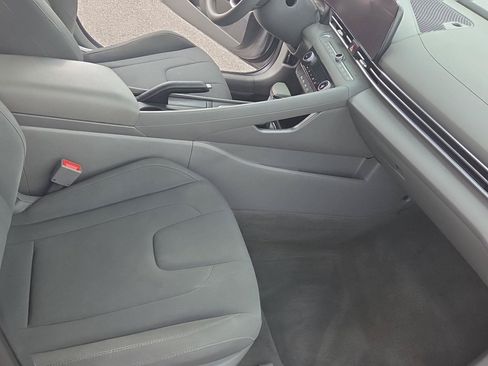 Used 2024 Hyundai Elantra SEL FWD image 18