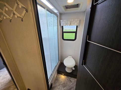 Used 2021 Ford E-450 and Econoline 450 Super Duty w/ Motorhome Prep Package image 19