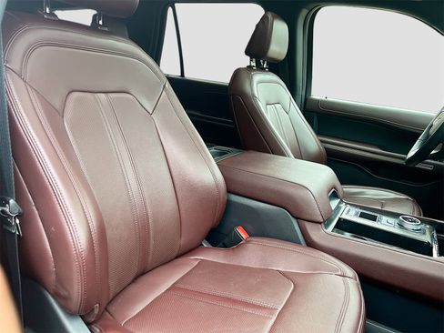 Used 2024 Ford Expedition Limited image 31
