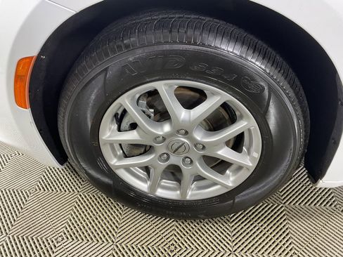 Used 2022 Chrysler Voyager LX image 5