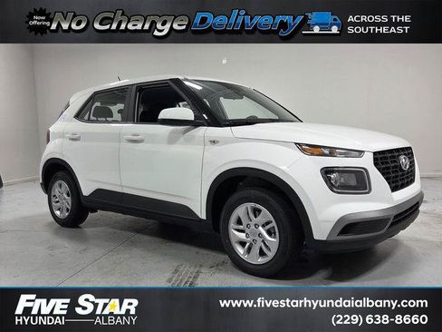 New 2026 Hyundai Venue SE FWD image 1