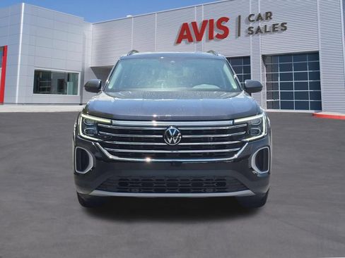 Used 2025 Volkswagen Atlas SE FWD image 2