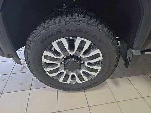 Used 2024 GMC Sierra 3500 Denali Ultimate image 9