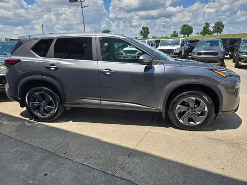 Used 2026 Nissan Rogue SV FWD image 14