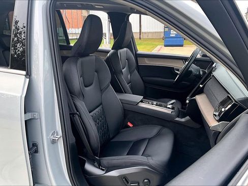 Certified 2025 Volvo XC90 B6 Plus image 10