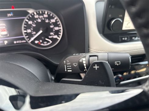 Used 2023 Nissan Rogue SL w/ SL Premium Package image 22