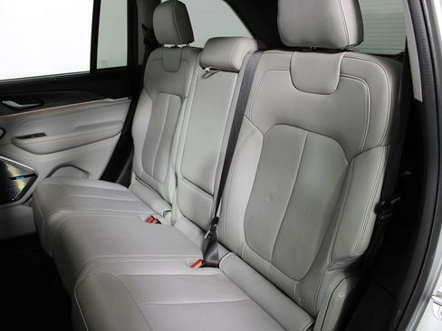 Used 2022 Jeep Grand Cherokee Overland w/ Luxury Tech Group IV image 37