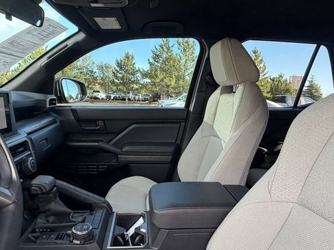 Used 2025 Toyota 4Runner SR5 AWD/4WD image 23
