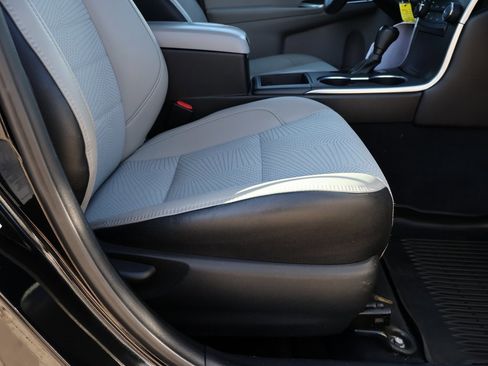 Used 2017 Toyota Camry SE image 10