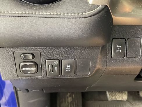 Used 2015 Toyota RAV4 XLE AWD/4WD image 10