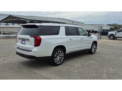 Certified 2022 GMC Yukon XL Denali w/ Denali Premium Package image 8