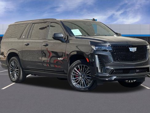 Used 2024 Cadillac Escalade ESV V AWD/4WD image 2