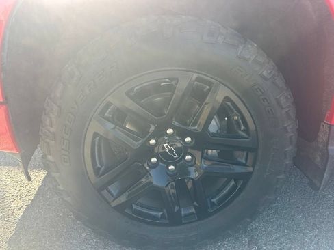 Used 2023 Chevrolet Silverado 1500 Custom AWD/4WD image 2