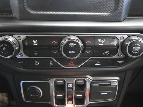 Used 2021 Jeep Wrangler Unlimited Sahara image 13