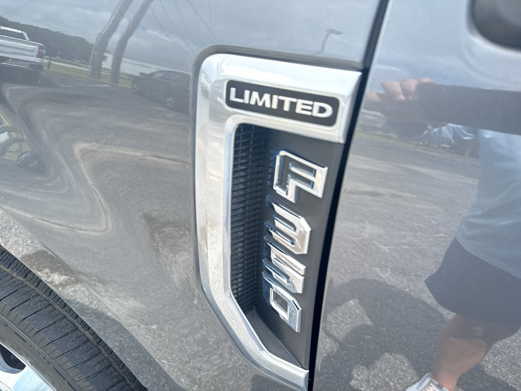 Used 2022 Ford F350 Limited AWD/4WD image 10