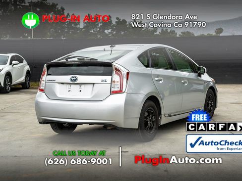 Used 2012 Toyota Prius Three w/ Solar Roof Pkg FWD image 4