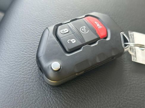 New 2025 Jeep Gladiator Sport image 12