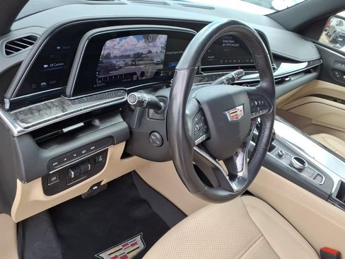 Used 2021 Cadillac Escalade ESV Premium Luxury w/ Performance Package AWD/4WD image 25