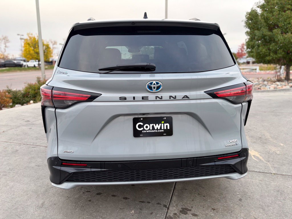 Used 2023 Toyota Sienna XSE w/ XSE Plus Package AWD/4WD image 7