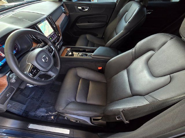 Used 2023 Volvo XC60 B5 Plus AWD/4WD image 19