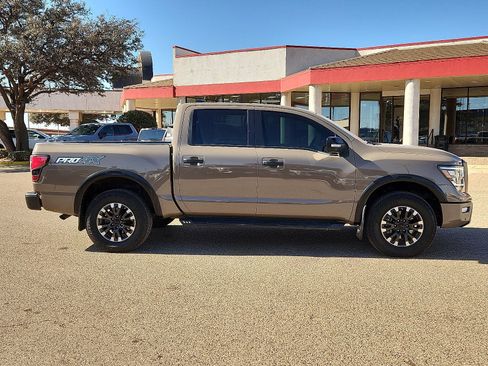 Used 2022 Nissan Titan PRO-4X w/ Pro-4x Convenience Package image 5