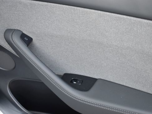 Used 2026 Tesla Model Y 2WD image 18