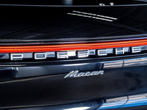 Used 2023 Porsche Macan image 23