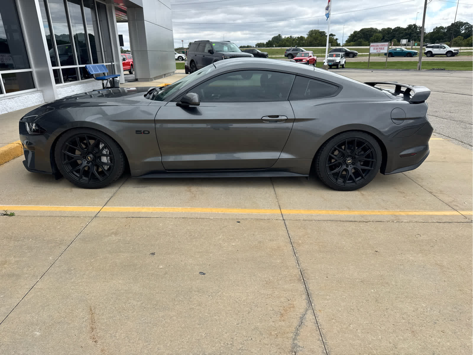 Used 2019 Ford Mustang GT Premium w/ Equipment Group 401A RWD image 3